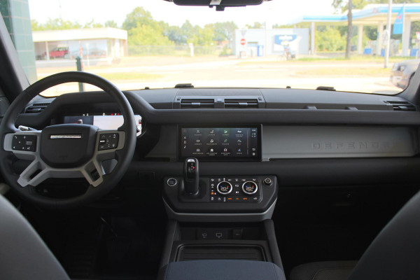 Land Rover Defender D240 110 S 7 Seater incl. Btw / BPM geel kenteken „De Uiver” Special Lier