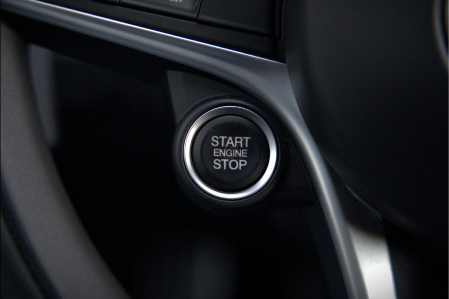 Alfa Romeo Giulia 2.0 T AWD Veloce Q4 | Harman Kardon | Stuurverwarming | Stoelverwarming | Memory Seat | Keyless | Adaptive Cruise Control | Camera | Navigatie | DNA | Leer | QV Velgen | Elektrische Stoelen | Dodehoek Detectie |