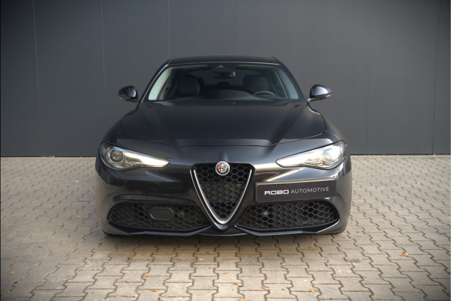 Alfa Romeo Giulia 2.0 T AWD Veloce Q4 | Harman Kardon | Stuurverwarming | Stoelverwarming | Memory Seat | Keyless | Adaptive Cruise Control | Camera | Navigatie | DNA | Leer | QV Velgen | Elektrische Stoelen | Dodehoek Detectie |