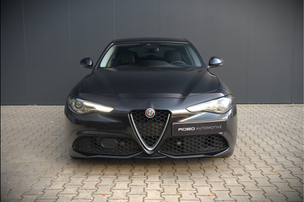 Alfa Romeo Giulia 2.0 T AWD Veloce Q4 | Harman Kardon | Stuurverwarming | Stoelverwarming | Memory Seat | Keyless | Adaptive Cruise Control | Camera | Navigatie | DNA | Leer | QV Velgen | Elektrische Stoelen | Dodehoek Detectie |