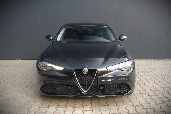 Alfa Romeo Giulia 2.0 T AWD Veloce Q4 | Harman Kardon | Stuurverwarming | Stoelverwarming | Memory Seat | Keyless | Adaptive Cruise Control | Camera | Navigatie | DNA | Leer | QV Velgen | Elektrische Stoelen | Dodehoek Detectie |