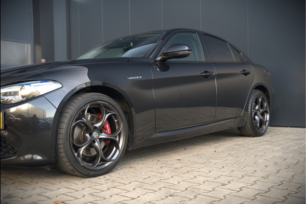 Alfa Romeo Giulia 2.0 T AWD Veloce Q4 | Harman Kardon | Stuurverwarming | Stoelverwarming | Memory Seat | Keyless | Adaptive Cruise Control | Camera | Navigatie | DNA | Leer | QV Velgen | Elektrische Stoelen | Dodehoek Detectie |