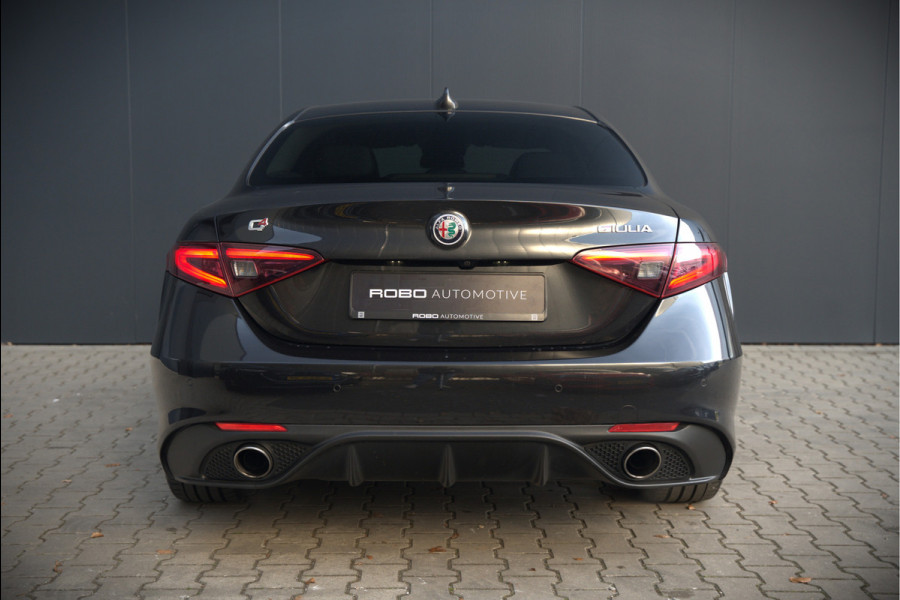 Alfa Romeo Giulia 2.0 T AWD Veloce Q4 | Harman Kardon | Stuurverwarming | Stoelverwarming | Memory Seat | Keyless | Adaptive Cruise Control | Camera | Navigatie | DNA | Leer | QV Velgen | Elektrische Stoelen | Dodehoek Detectie |