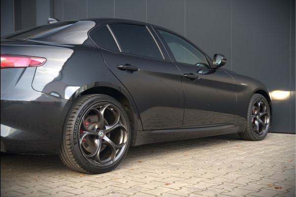 Alfa Romeo Giulia 2.0 T AWD Veloce Q4 | Harman Kardon | Stuurverwarming | Stoelverwarming | Memory Seat | Keyless | Adaptive Cruise Control | Camera | Navigatie | DNA | Leer | QV Velgen | Elektrische Stoelen | Dodehoek Detectie |