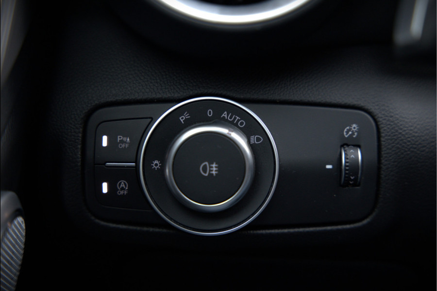 Alfa Romeo Giulia 2.0 T AWD Veloce Q4 | Harman Kardon | Stuurverwarming | Stoelverwarming | Memory Seat | Keyless | Adaptive Cruise Control | Camera | Navigatie | DNA | Leer | QV Velgen | Elektrische Stoelen | Dodehoek Detectie |