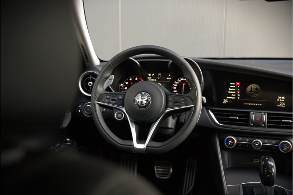 Alfa Romeo Giulia 2.0 T AWD Veloce Q4 | Harman Kardon | Stuurverwarming | Stoelverwarming | Memory Seat | Keyless | Adaptive Cruise Control | Camera | Navigatie | DNA | Leer | QV Velgen | Elektrische Stoelen | Dodehoek Detectie |