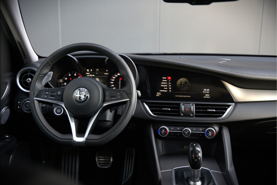 Alfa Romeo Giulia 2.0 T AWD Veloce Q4 | Harman Kardon | Stuurverwarming | Stoelverwarming | Memory Seat | Keyless | Adaptive Cruise Control | Camera | Navigatie | DNA | Leer | QV Velgen | Elektrische Stoelen | Dodehoek Detectie |