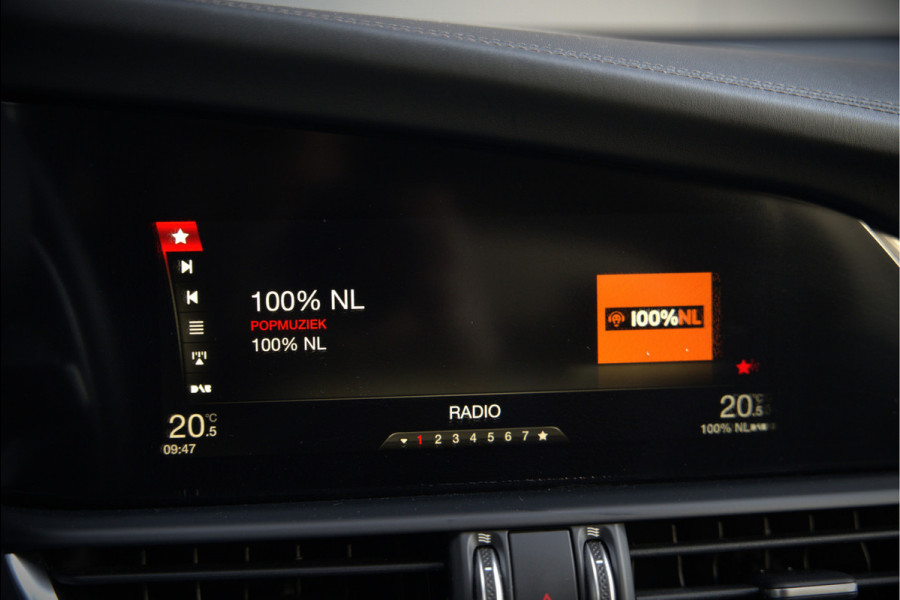Alfa Romeo Giulia 2.0 T AWD Veloce Q4 | Harman Kardon | Stuurverwarming | Stoelverwarming | Memory Seat | Keyless | Adaptive Cruise Control | Camera | Navigatie | DNA | Leer | QV Velgen | Elektrische Stoelen | Dodehoek Detectie |