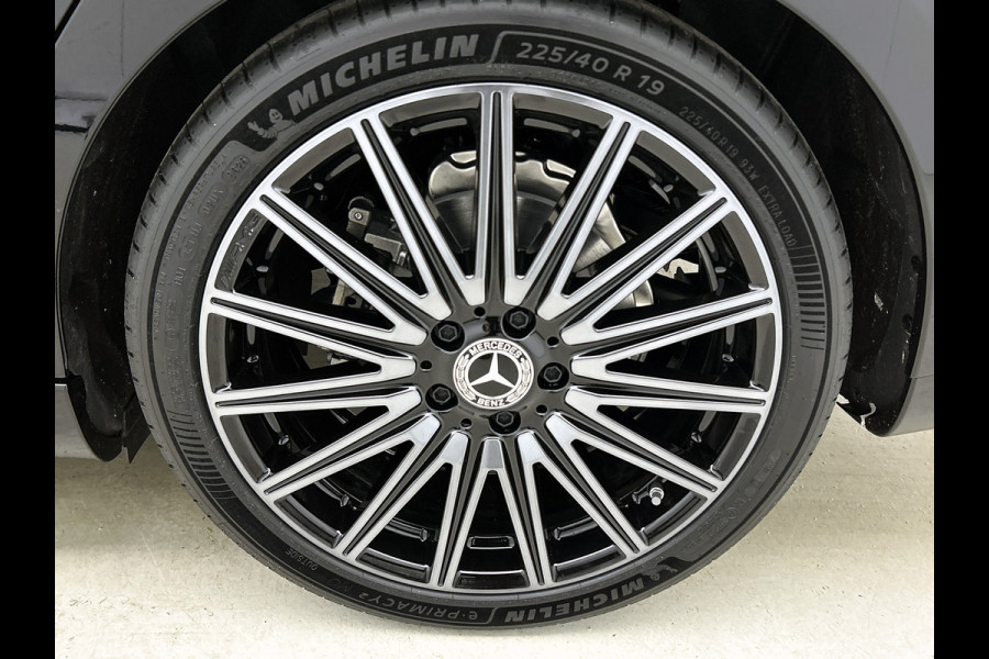 Mercedes-Benz CLA-Klasse 200 Business Solution AMG | Premium Plus | Winterpakket | Rijassistentiepakket | Nightpakket | MBUX Augmented Reality navigatie | Smartphone integratie | URBAN GUARD |