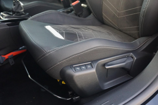 Opel Corsa 1.2 Turbo Ultimate Alcantara | Massage | All Weather banden | Winter pack | Parkpilots/Camera 180° | Keyless |