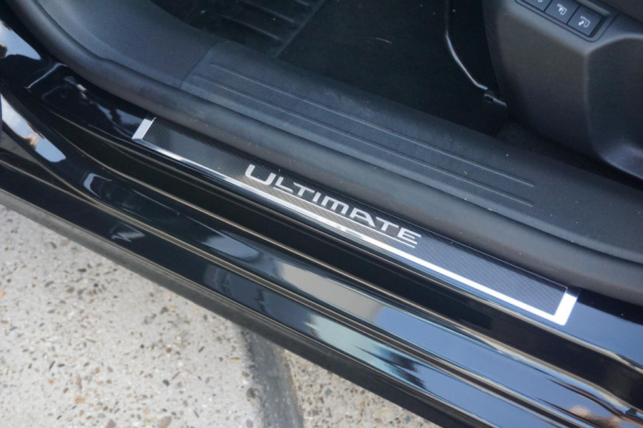 Opel Corsa 1.2 Turbo Ultimate Alcantara | Massage | All Weather banden | Winter pack | Parkpilots/Camera 180° | Keyless |