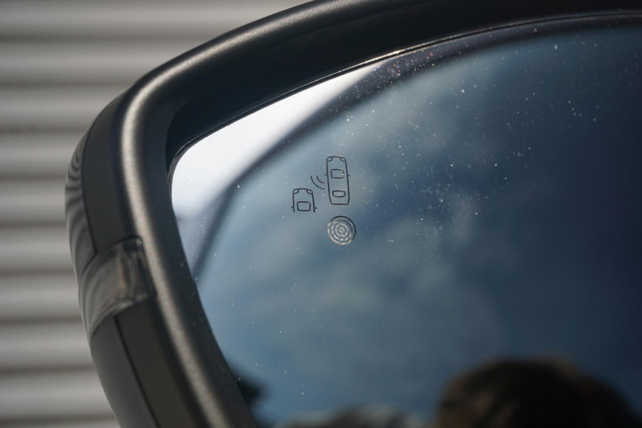 Opel Corsa 1.2 Turbo Ultimate Alcantara | Massage | All Weather banden | Winter pack | Parkpilots/Camera 180° | Keyless |