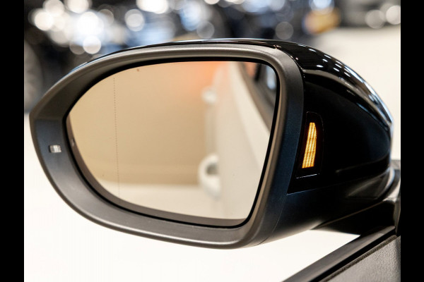 Volkswagen T-Roc 1.5 TSI R-Line Blackstyle / 150pk / Stoel en stuur verwarming / Achteruitrij camera / Keyless /