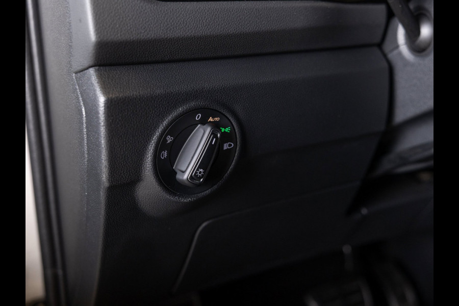 Volkswagen T-Roc 1.5 TSI R-Line Blackstyle / 150pk / Stoel en stuur verwarming / Achteruitrij camera / Keyless /