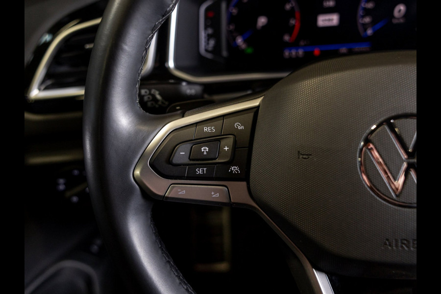 Volkswagen T-Roc 1.5 TSI R-Line Blackstyle / 150pk / Stoel en stuur verwarming / Achteruitrij camera / Keyless /