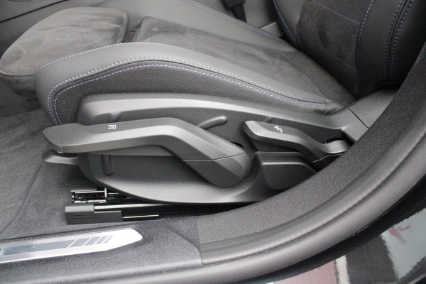 BMW 1-serie 120 170PK M SPORT DESIGN EDITION | PANORAMA SCHUIF/KANTEL DAK | 18" LICHTMETALEN VELGEN | DODEHOEK DETECTIE | DRAADLOZE APPLE CARPLAY/ANDROID AUTO | NAVIGATIE | ACHTERUITRIJ CAMERA | ADAPTIEF M ONDERSTEL | SFEER VERLICHTING | STOEL VERWARMING | DAB+ RADIO | ALCANTARA BEKLEDING | PARKEERSENSOREN VOOR + ACHTER | CRUISE CONTROL | SHADOW LINE |