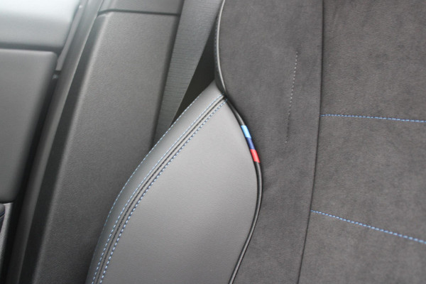 BMW 1-serie 120 170PK M SPORT DESIGN EDITION | PANORAMA SCHUIF/KANTEL DAK | 18" LICHTMETALEN VELGEN | DODEHOEK DETECTIE | DRAADLOZE APPLE CARPLAY/ANDROID AUTO | NAVIGATIE | ACHTERUITRIJ CAMERA | ADAPTIEF M ONDERSTEL | SFEER VERLICHTING | STOEL VERWARMING | DAB+ RADIO | ALCANTARA BEKLEDING | PARKEERSENSOREN VOOR + ACHTER | CRUISE CONTROL | SHADOW LINE |