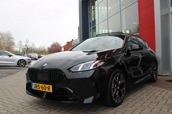 BMW 1-serie 120 170PK M SPORT DESIGN EDITION | PANORAMA SCHUIF/KANTEL DAK | 18" LICHTMETALEN VELGEN | DODEHOEK DETECTIE | DRAADLOZE APPLE CARPLAY/ANDROID AUTO | NAVIGATIE | ACHTERUITRIJ CAMERA | ADAPTIEF M ONDERSTEL | SFEER VERLICHTING | STOEL VERWARMING | DAB+ RADIO | ALCANTARA BEKLEDING | PARKEERSENSOREN VOOR + ACHTER | CRUISE CONTROL | SHADOW LINE |