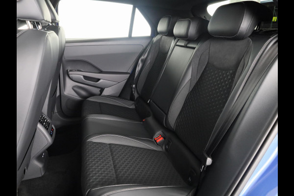 Volkswagen T-Roc R-Line First Edition 1.5 eTSI 110 kW / 150 PK SUV Panoramadak | Stoelverwarming | Achteruitrijcamera