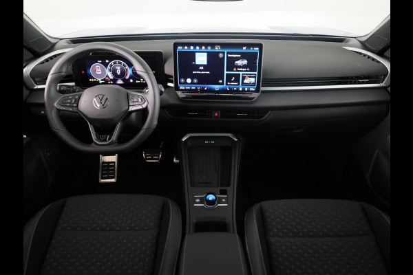Volkswagen T-Roc R-Line First Edition 1.5 eTSI 110 kW / 150 PK SUV Panoramadak | Stoelverwarming | Achteruitrijcamera