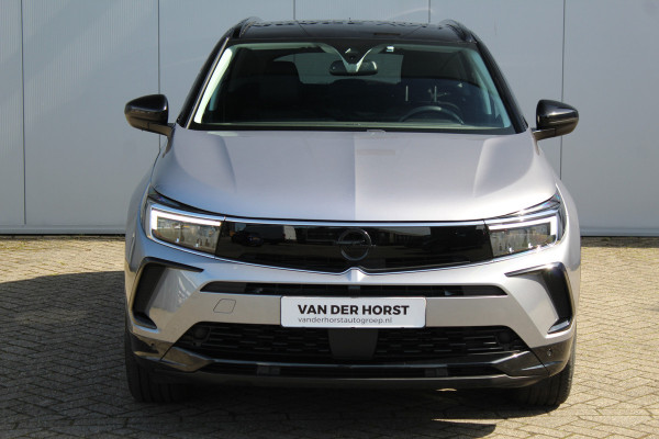 Opel Grandland 1.2-130pk Turbo GS-Line. Zeer nette en luxe hoogzitter, slechts 43.000km ! Autm. airco dual, camera, half leder, navigatie, telefoonvoorb, Apple carplay/Android auto, lane- en side assist, cruise control, metallic lak, LM wielen etc.
