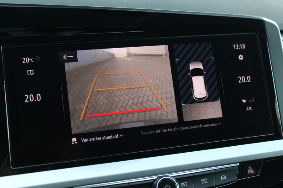 Opel Grandland 1.2-130pk Turbo GS-Line. Zeer nette en luxe hoogzitter, slechts 43.000km ! Autm. airco dual, camera, half leder, navigatie, telefoonvoorb, Apple carplay/Android auto, lane- en side assist, cruise control, metallic lak, LM wielen etc.