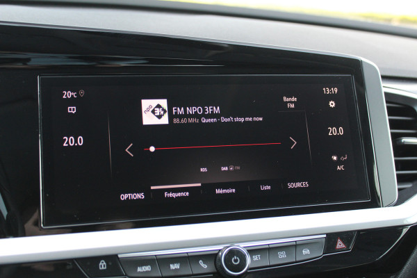 Opel Grandland 1.2-130pk Turbo GS-Line. Zeer nette en luxe hoogzitter, slechts 43.000km ! Autm. airco dual, camera, half leder, navigatie, telefoonvoorb, Apple carplay/Android auto, lane- en side assist, cruise control, metallic lak, LM wielen etc.