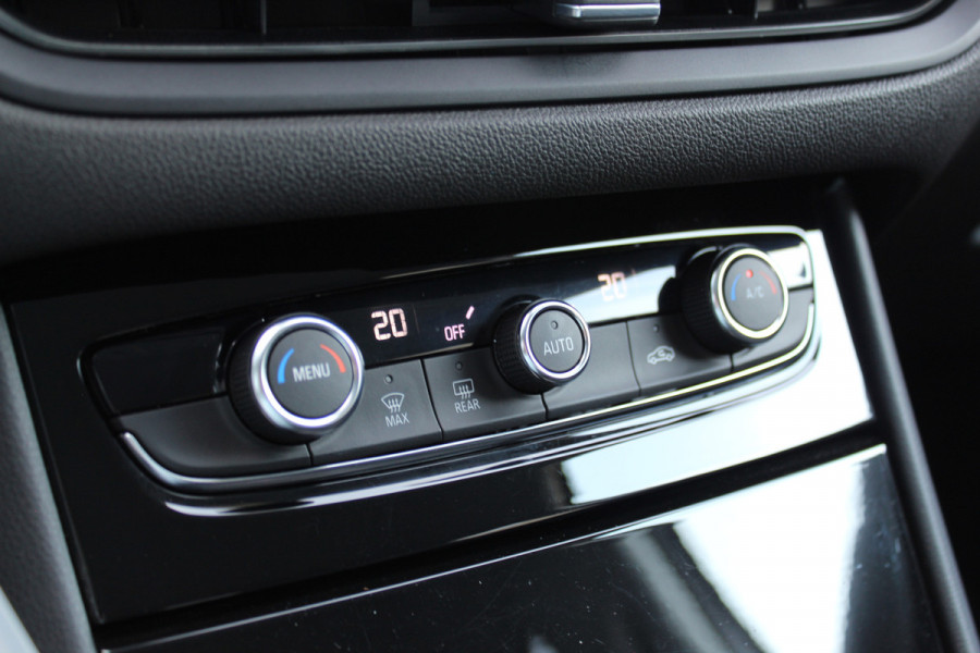 Opel Grandland 1.2-130pk Turbo GS-Line. Zeer nette en luxe hoogzitter, slechts 43.000km ! Autm. airco dual, camera, half leder, navigatie, telefoonvoorb, Apple carplay/Android auto, lane- en side assist, cruise control, metallic lak, LM wielen etc.