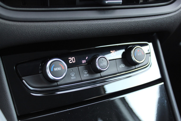 Opel Grandland 1.2-130pk Turbo GS-Line. Zeer nette en luxe hoogzitter, slechts 43.000km ! Autm. airco dual, camera, half leder, navigatie, telefoonvoorb, Apple carplay/Android auto, lane- en side assist, cruise control, metallic lak, LM wielen etc.