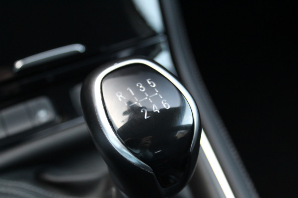 Opel Grandland 1.2-130pk Turbo GS-Line. Zeer nette en luxe hoogzitter, slechts 43.000km ! Autm. airco dual, camera, half leder, navigatie, telefoonvoorb, Apple carplay/Android auto, lane- en side assist, cruise control, metallic lak, LM wielen etc.