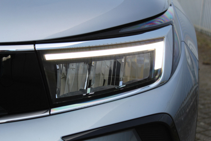 Opel Grandland 1.2-130pk Turbo GS-Line. Zeer nette en luxe hoogzitter, slechts 43.000km ! Autm. airco dual, camera, half leder, navigatie, telefoonvoorb, Apple carplay/Android auto, lane- en side assist, cruise control, metallic lak, LM wielen etc.