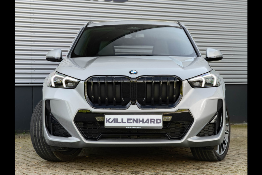 BMW X1 sDrive18i - Pano - Trekhaak - Memoryzetels - Head-up - ACC