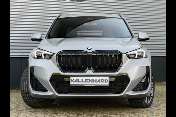 BMW X1 sDrive18i - Pano - Trekhaak - Memoryzetels - Head-up - ACC