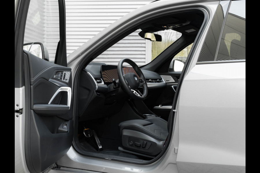 BMW X1 sDrive18i - Pano - Trekhaak - Memoryzetels - Head-up - ACC