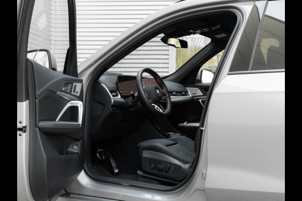 BMW X1 sDrive18i - Pano - Trekhaak - Memoryzetels - Head-up - ACC