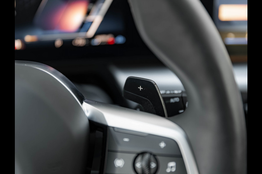 BMW X1 sDrive18i - Pano - Trekhaak - Memoryzetels - Head-up - ACC