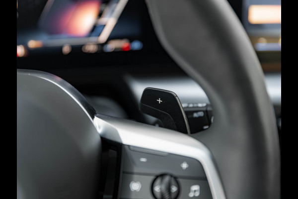 BMW X1 sDrive18i - Pano - Trekhaak - Memoryzetels - Head-up - ACC