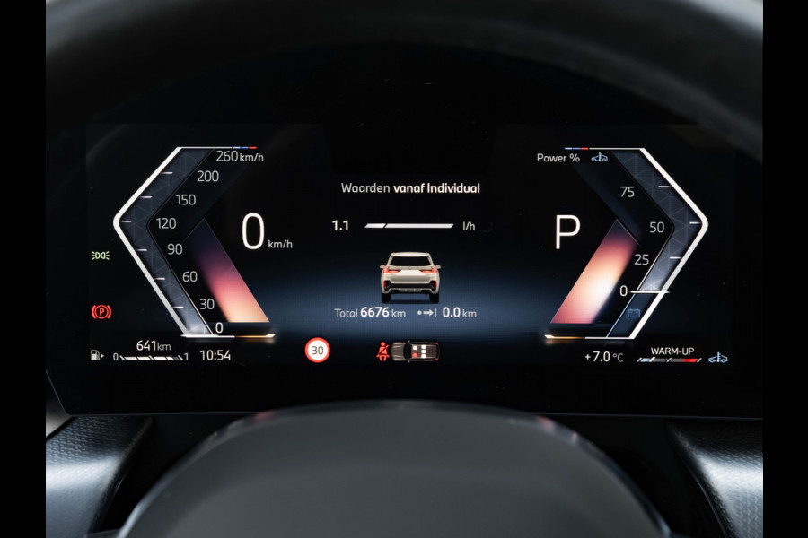 BMW X1 sDrive18i - Pano - Trekhaak - Memoryzetels - Head-up - ACC