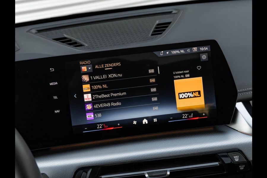 BMW X1 sDrive18i - Pano - Trekhaak - Memoryzetels - Head-up - ACC