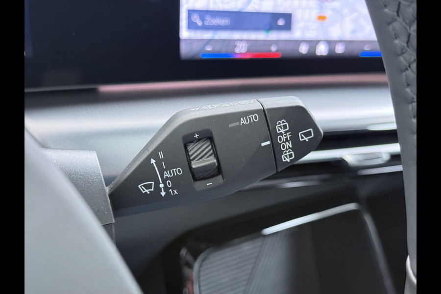 BMW iX1 eDrive20 67kWh M Sport pakket Pano-Dak/Schuif-dak Leer SOH 100% Warmtepomp Camera Navi Ecc PDC-a+v Apple Carplay Android Auto Elek.Achterklep Zwarte-Hemel VerkeersbordHerkenning WiFi M Aerodynamica  Lmv Led Privacy Glas Isofix DAB Keyless Wifi 1e Eigenaar Origineel Nederlandse Auto !!