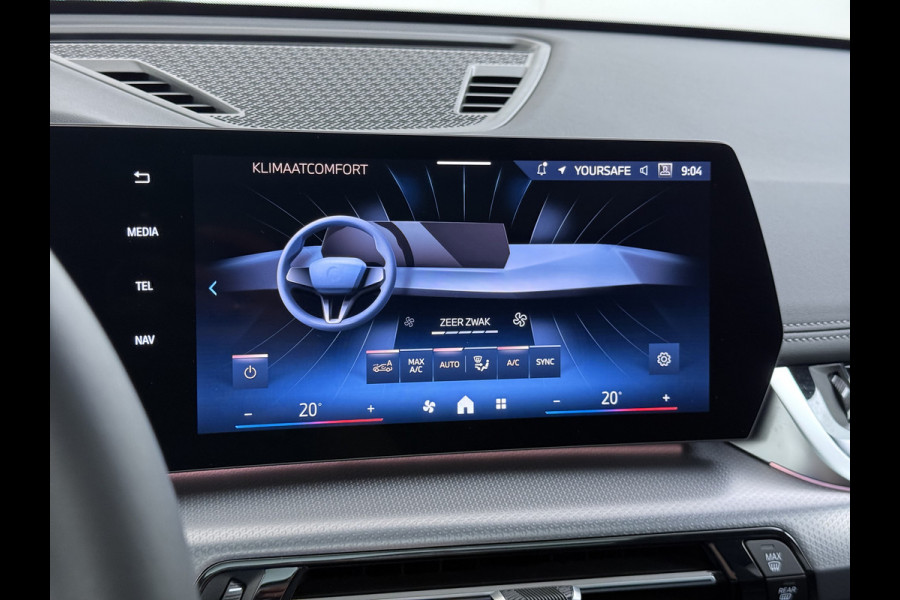 BMW iX1 eDrive20 67kWh M Sport pakket Pano-Dak/Schuif-dak Leer SOH 100% Warmtepomp Camera Navi Ecc PDC-a+v Apple Carplay Android Auto Elek.Achterklep Zwarte-Hemel VerkeersbordHerkenning WiFi M Aerodynamica  Lmv Led Privacy Glas Isofix DAB Keyless Wifi 1e Eigenaar Origineel Nederlandse Auto !!