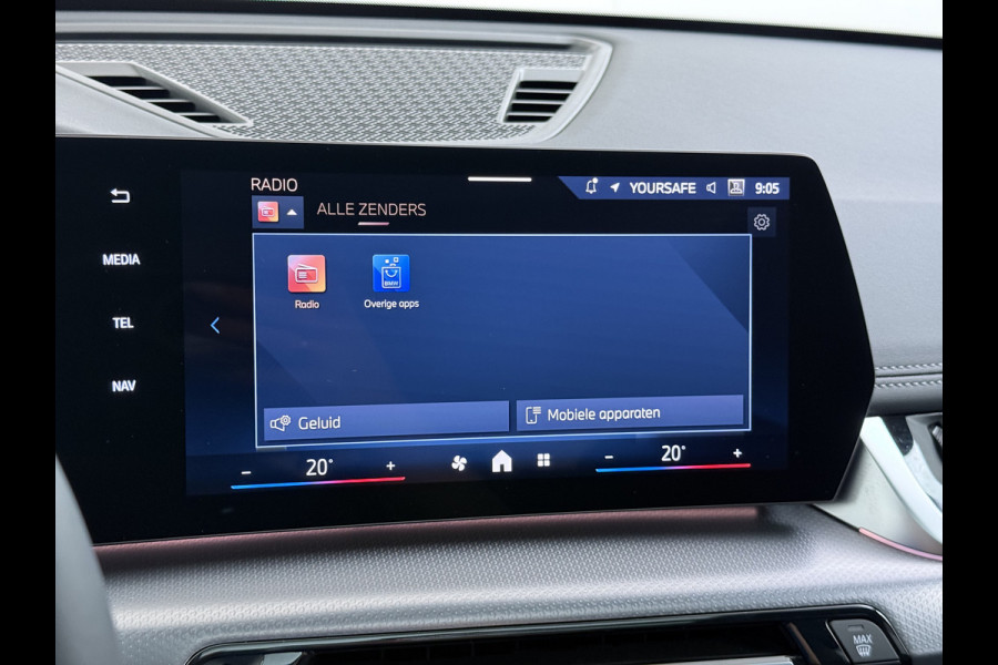 BMW iX1 eDrive20 67kWh M Sport pakket Pano-Dak/Schuif-dak Leer SOH 100% Warmtepomp Camera Navi Ecc PDC-a+v Apple Carplay Android Auto Elek.Achterklep Zwarte-Hemel VerkeersbordHerkenning WiFi M Aerodynamica  Lmv Led Privacy Glas Isofix DAB Keyless Wifi 1e Eigenaar Origineel Nederlandse Auto !!