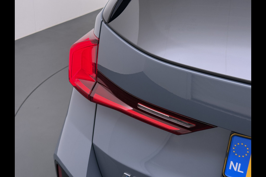 BMW iX1 eDrive20 67kWh M Sport pakket Pano-Dak/Schuif-dak Leer SOH 100% Warmtepomp Camera Navi Ecc PDC-a+v Apple Carplay Android Auto Elek.Achterklep Zwarte-Hemel VerkeersbordHerkenning WiFi M Aerodynamica  Lmv Led Privacy Glas Isofix DAB Keyless Wifi 1e Eigenaar Origineel Nederlandse Auto !!