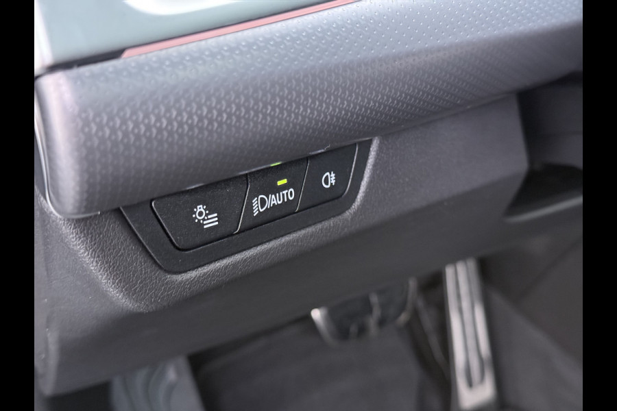 BMW iX1 eDrive20 67kWh M Sport pakket Pano-Dak/Schuif-dak Leer SOH 100% Warmtepomp Camera Navi Ecc PDC-a+v Apple Carplay Android Auto Elek.Achterklep Zwarte-Hemel VerkeersbordHerkenning WiFi M Aerodynamica  Lmv Led Privacy Glas Isofix DAB Keyless Wifi 1e Eigenaar Origineel Nederlandse Auto !!