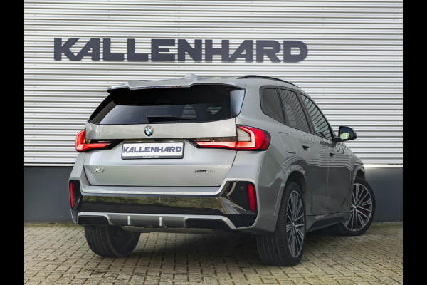 BMW X1 sDrive18i - Pano - Trekhaak - Memoryzetels - Head-up - ACC