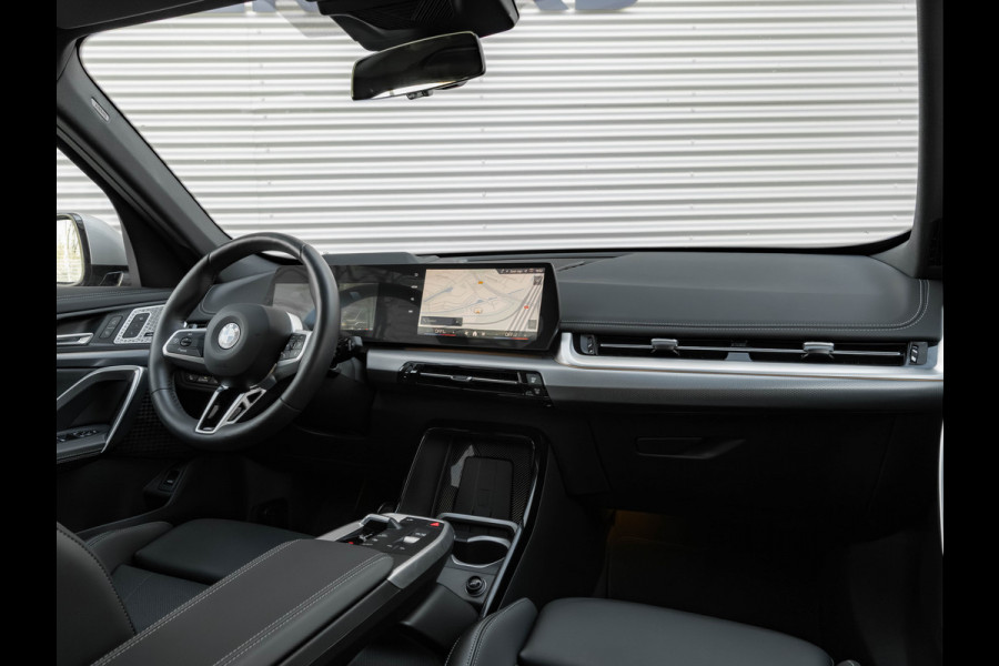 BMW X1 sDrive18i - Pano - Trekhaak - Memoryzetels - Head-up - ACC
