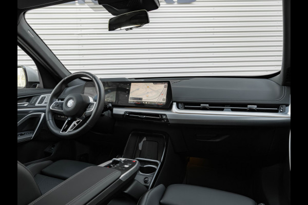 BMW X1 sDrive18i - Pano - Trekhaak - Memoryzetels - Head-up - ACC