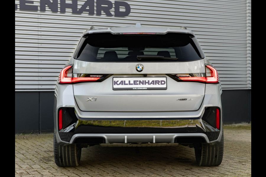 BMW X1 sDrive18i - Pano - Trekhaak - Memoryzetels - Head-up - ACC