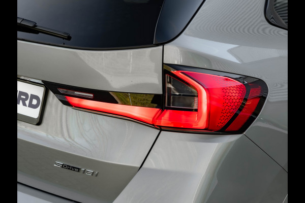 BMW X1 sDrive18i - Pano - Trekhaak - Memoryzetels - Head-up - ACC