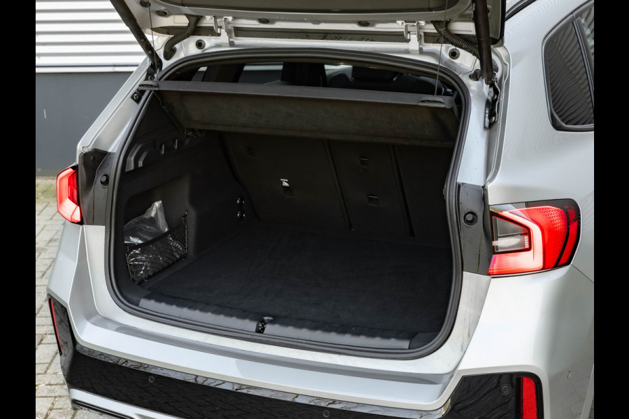 BMW X1 sDrive18i - Pano - Trekhaak - Memoryzetels - Head-up - ACC